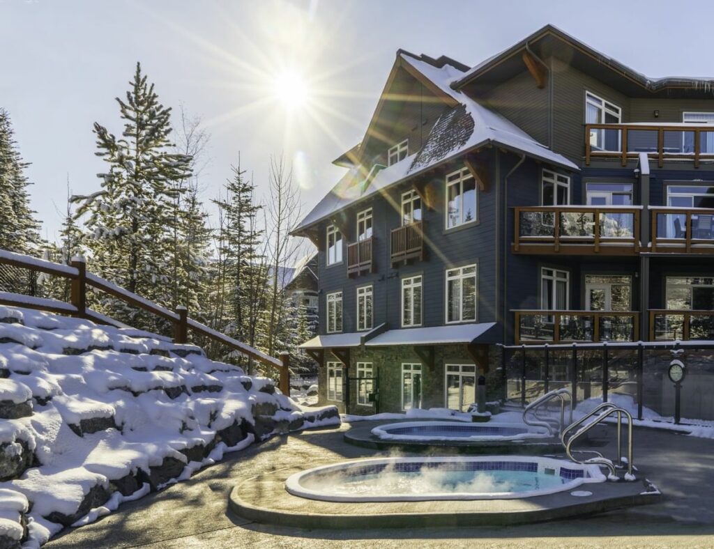 Exterior view of Blackstone Mountain Lodge with Heated Pools